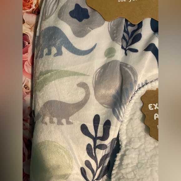 Ollie + Mason Dino blanket - Picture 4 of 4